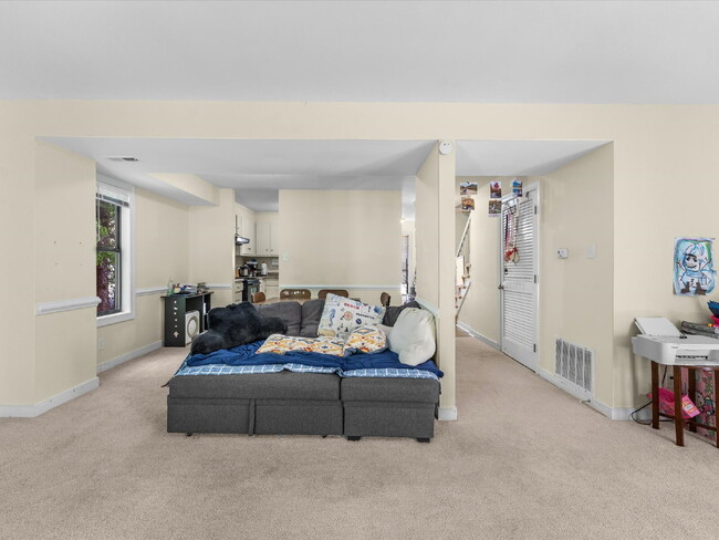 Building Photo - 1701 Early Settlers Rd