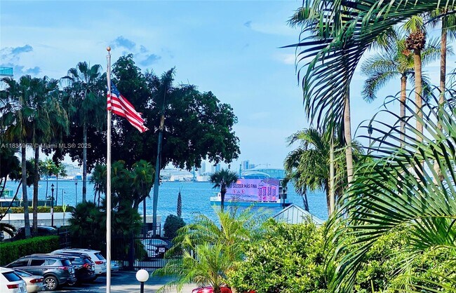 Building Photo - 1408 Brickell Bay Dr
