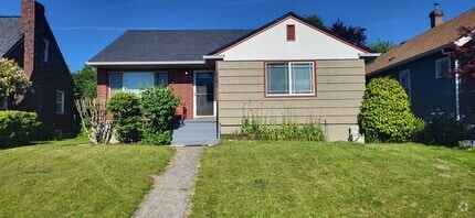 Building Photo - Exceptional 4 bedroom, 1 3/4 bath Two-Stor...