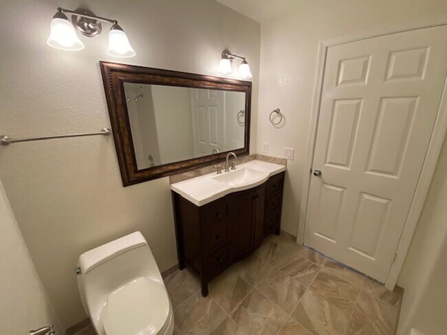 Building Photo - Glen Heights Condo