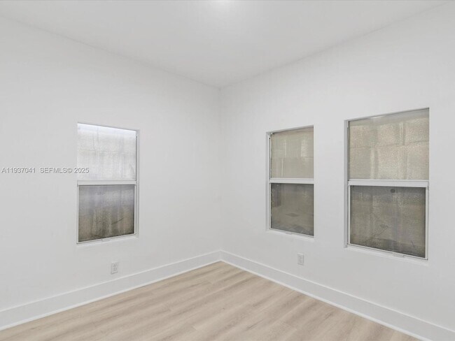 Building Photo - 6318 NW 19th Ct