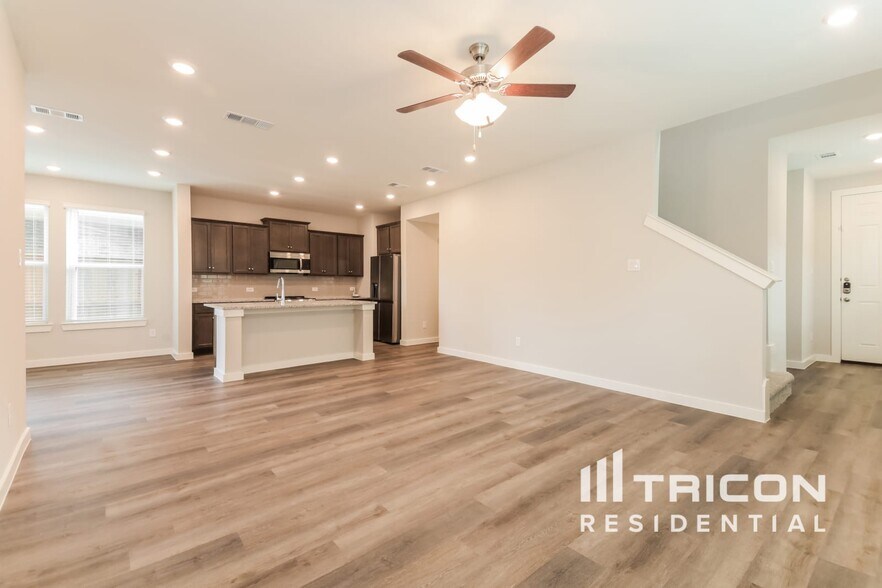 Building Photo - 2552 Finch Holw Dr