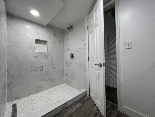 Building Photo - 5920 Chillum Plz NE