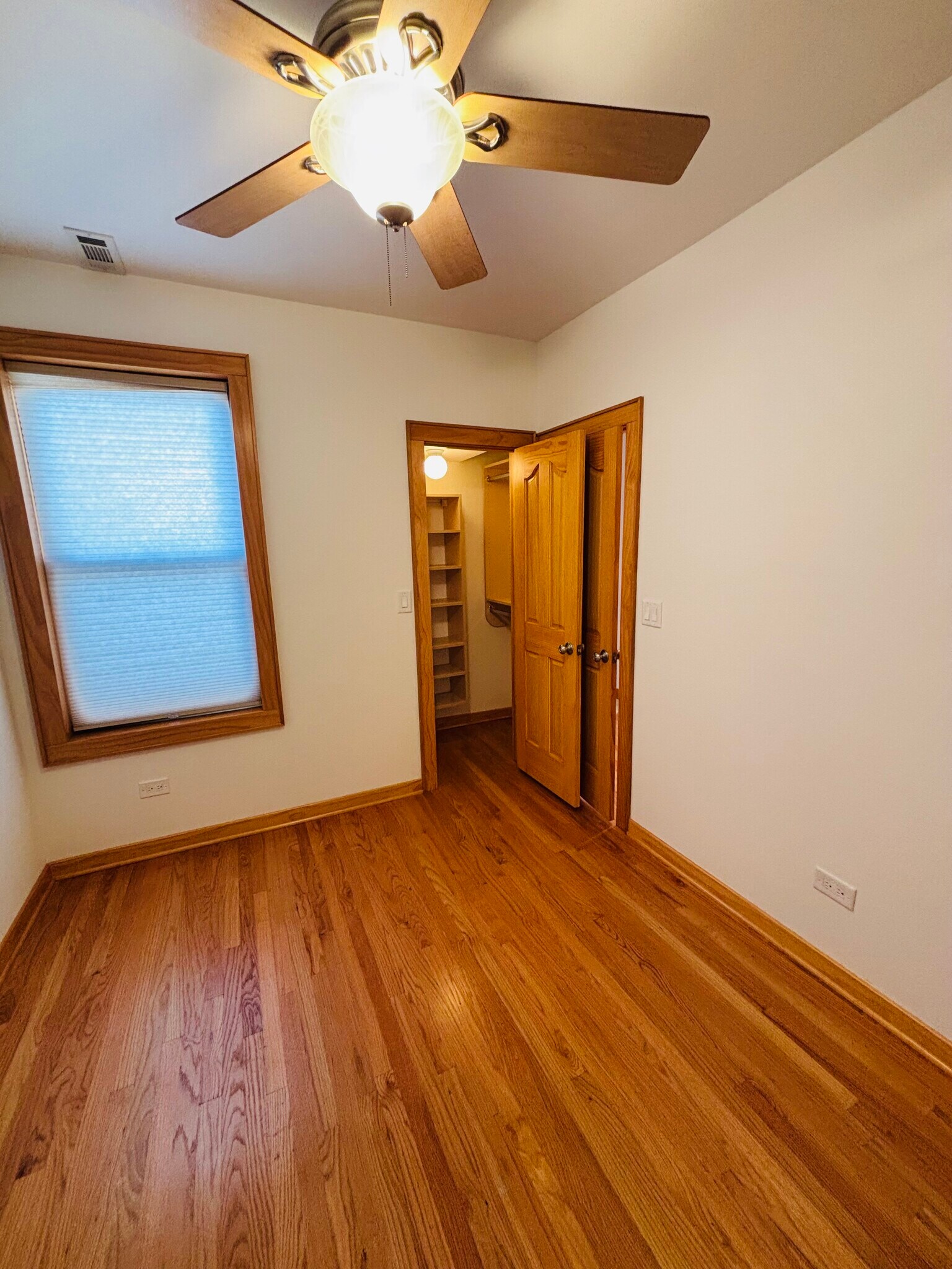 Front Bedroom/Closet - 2318 W Diversey Ave