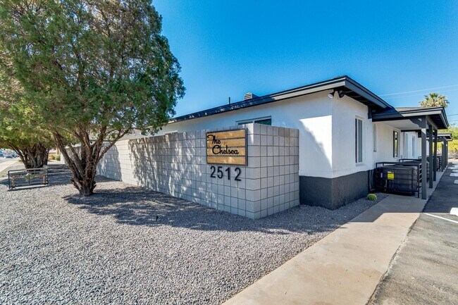 Building Photo - 2512 E Thomas Rd