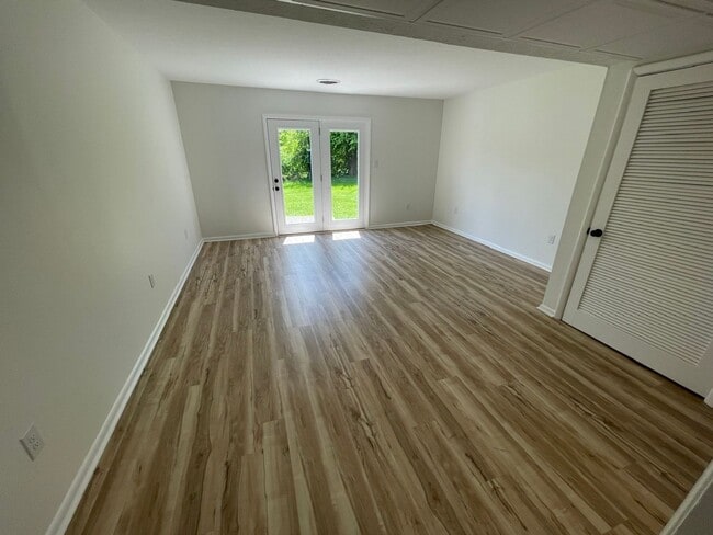 Building Photo - 1215 Mary Ross Ave