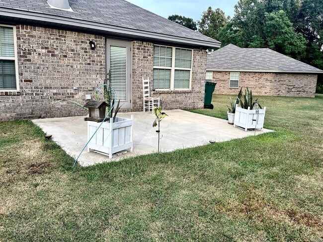 Building Photo - 20 Ivory Ct
