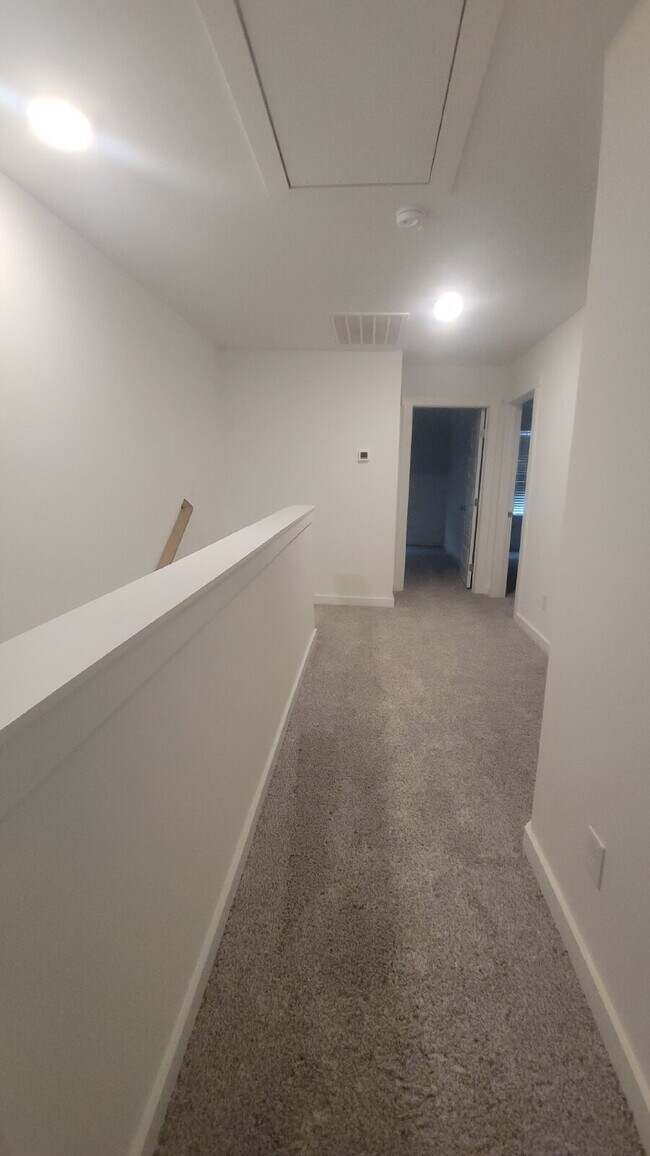 Building Photo - 7580 Discovery Pt Dr NW