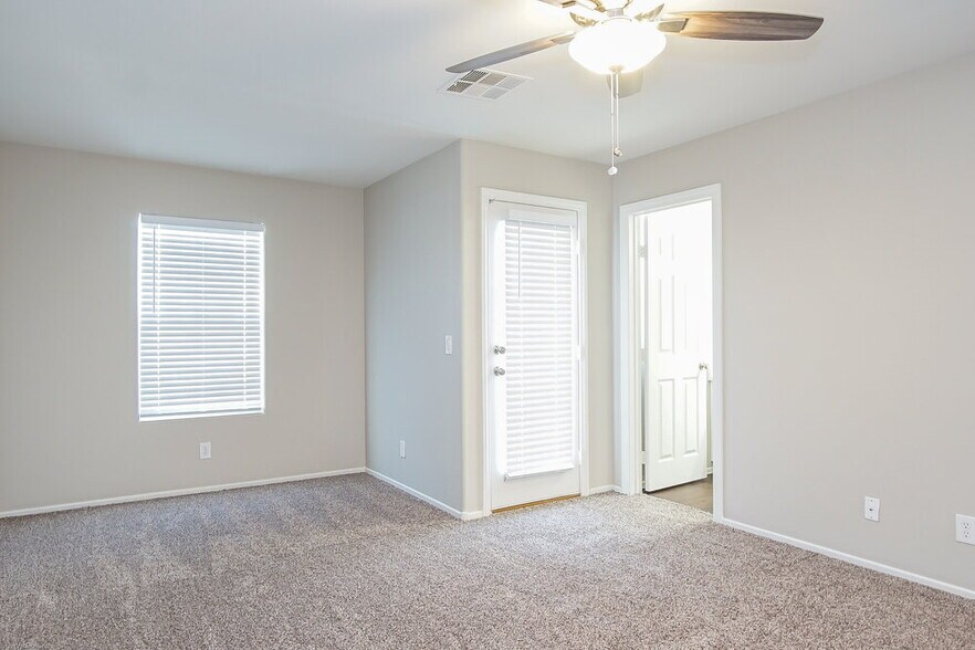 Building Photo - 9213 Millikan Ave