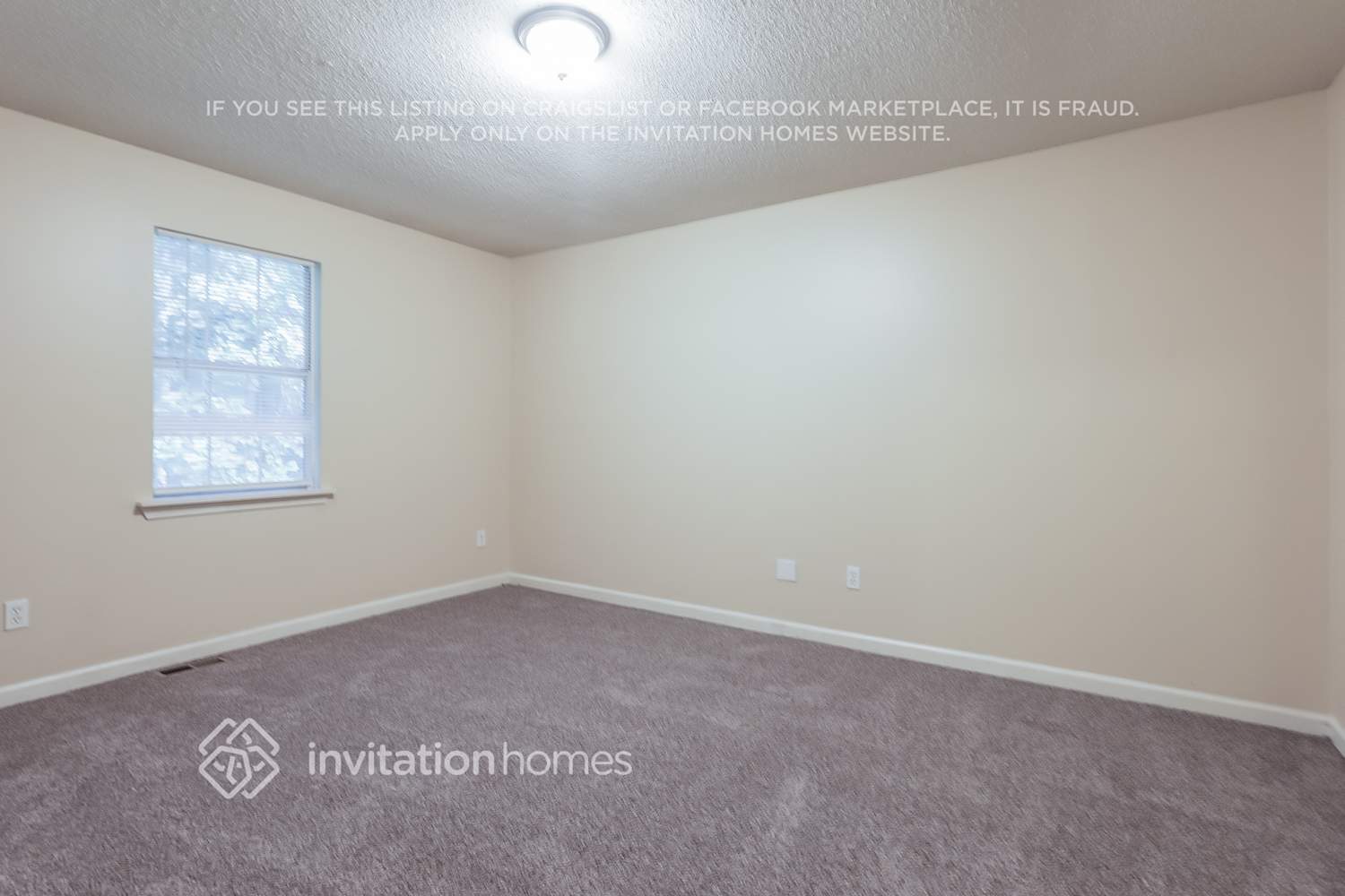 Building Photo - 220 Rosewood Dr