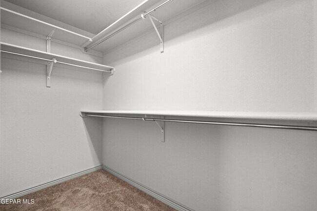 Building Photo - 5729 Valley Oak Dr