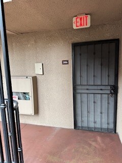 Building Photo - 1450 Locust Ave