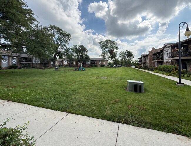 Building Photo - 16W470 Lake Dr