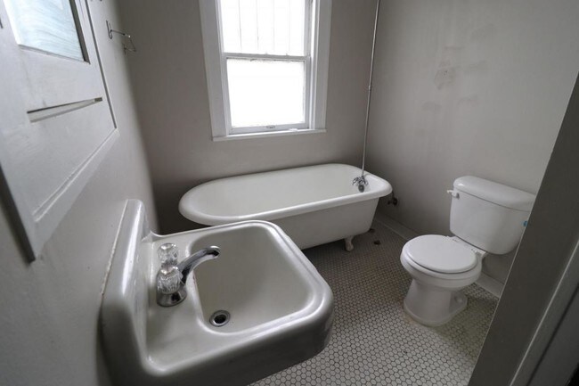Building Photo - 3541 West 105th Street Unit #03