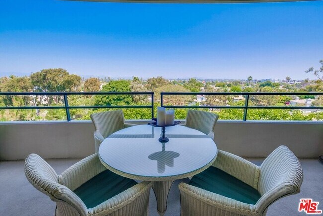 Building Photo - 4337 Marina City Dr