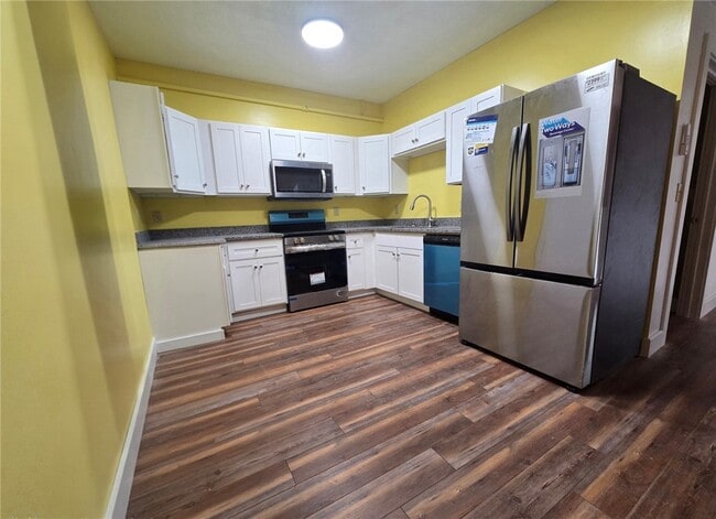 Building Photo - 27 E Main St