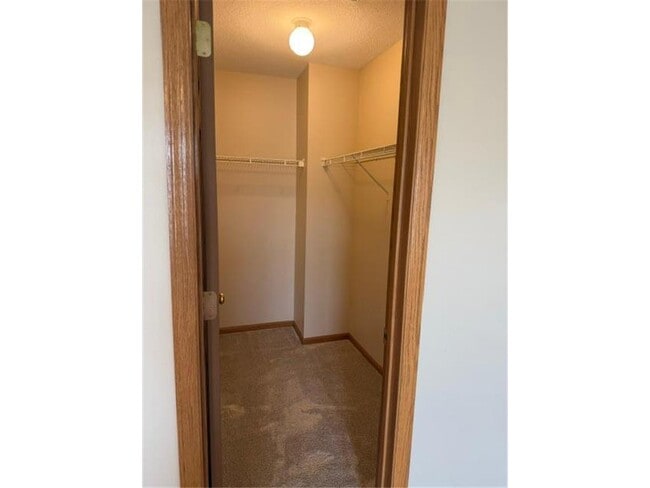 Building Photo - 6886 Meadow Grass Ln S