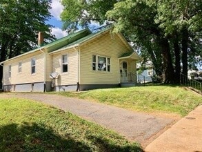 Building Photo - 2205 Mayflower Dr