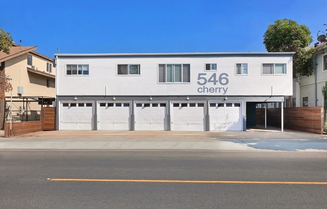 Building Photo - 546 Cherry Ave
