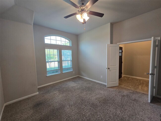 Building Photo - 511 Yellow Bullhead Ct