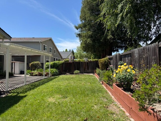 Building Photo - Move-in ready, Charming single level 4 bedroom, 2  bath home in San Ramon!