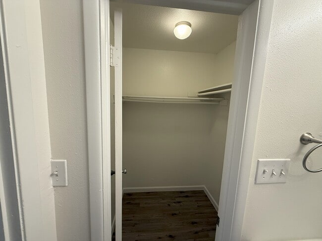 Building Photo - 1222 Tartan Ln