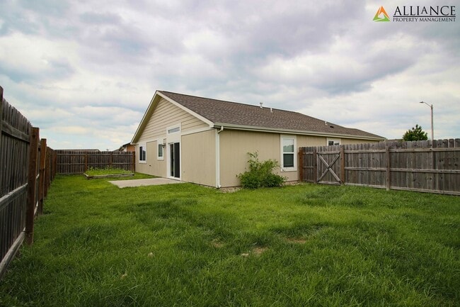 Building Photo - Beautiful Home on Corner Lot!