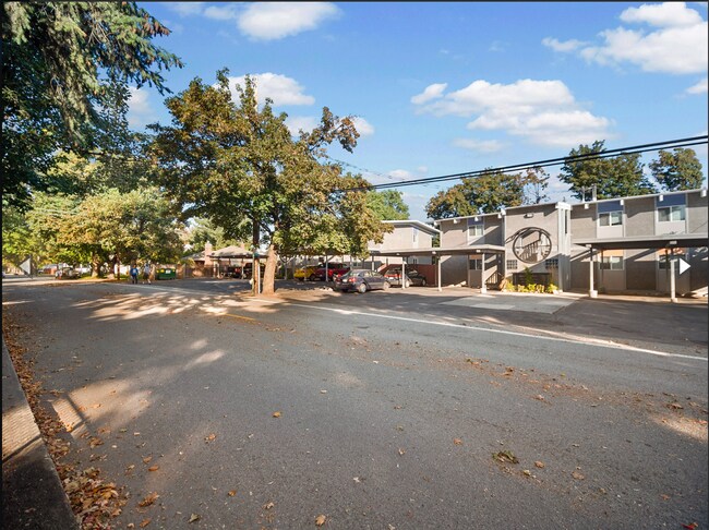 Building Photo - DESIRABLE MILLWOOD NEIGHBORHOOD ON TREE LI...