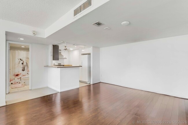 Building Photo - 5600 N Flagler Dr
