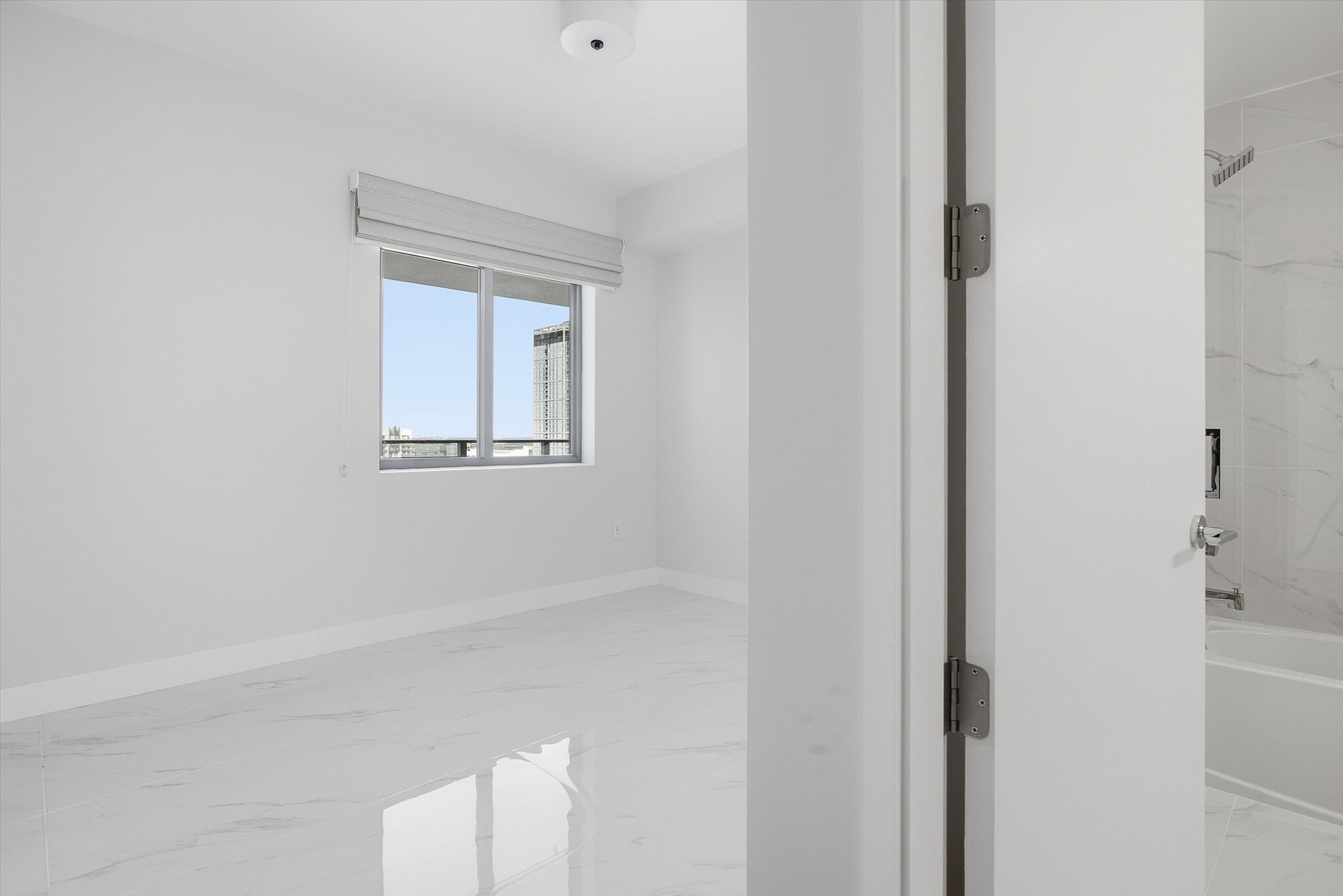 Building Photo - 700 NE 24th St