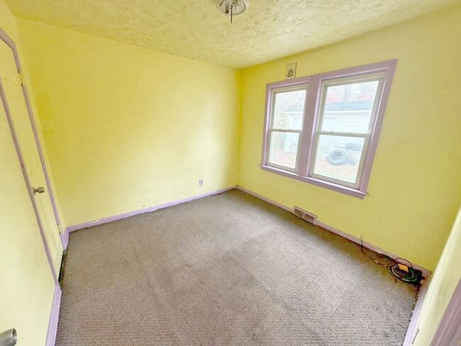 Building Photo - 3 BED, 1 BATH BEAUTIFUL SINGLE-FAMILY HOME IN CLEVELAND!