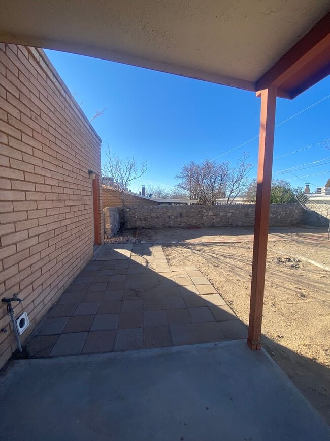 Building Photo - los-2940