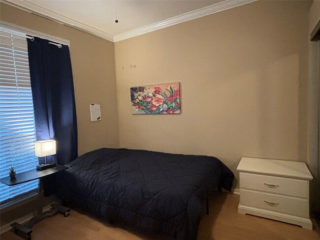 Building Photo - 8055 Cambridge St