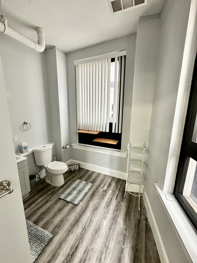 Bathroom natural light - 20 Marietta St NW