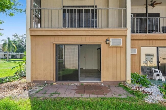 Building Photo - 275 Capri Cir N