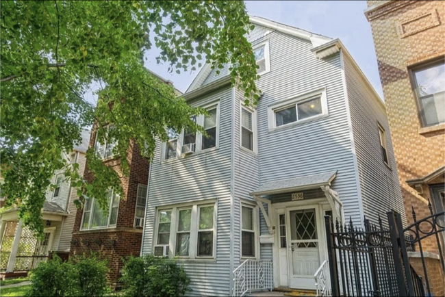 Primary Photo - 2536 W Carmen Ave