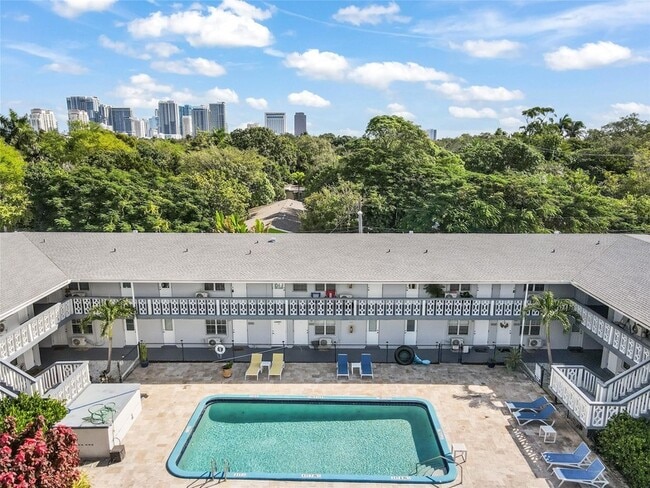 Building Photo - 626 SW 14th Ave