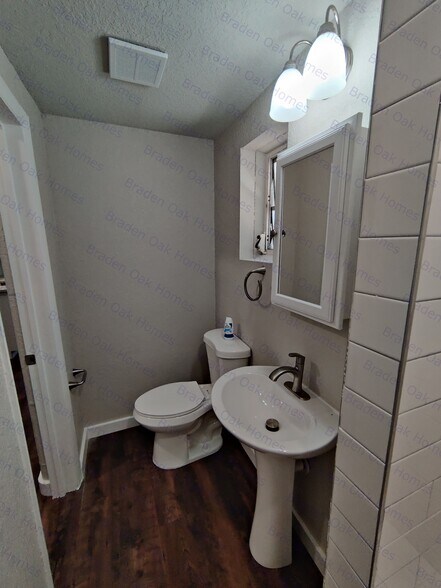 Updated Bathroom - 1814 26th St W