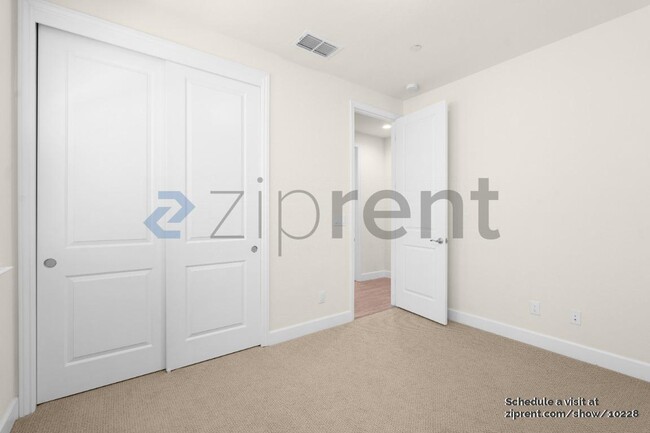 Building Photo - 941 Bracken Ct