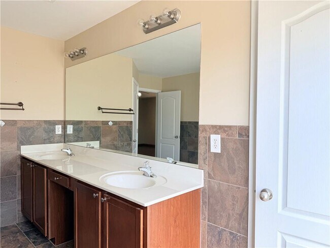 Building Photo - 2066 Peach Shoals Cir