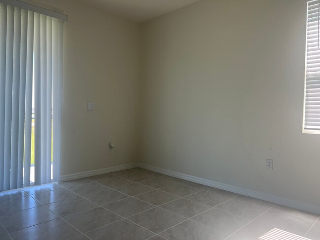 Building Photo - 1375 Isleta Lp