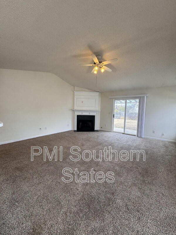 Building Photo - 115 Crossview Dr