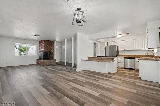 Building Photo - 1319 S Lindell Rd