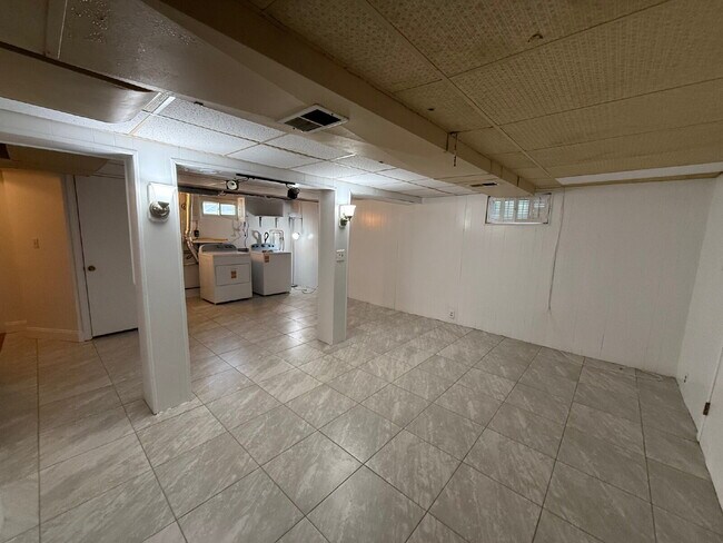 Building Photo - Newly Renovated 3 BED 1.5 BATH in prime area of Quincy