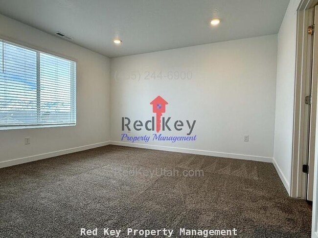 Building Photo - Wayne Way Townhouse