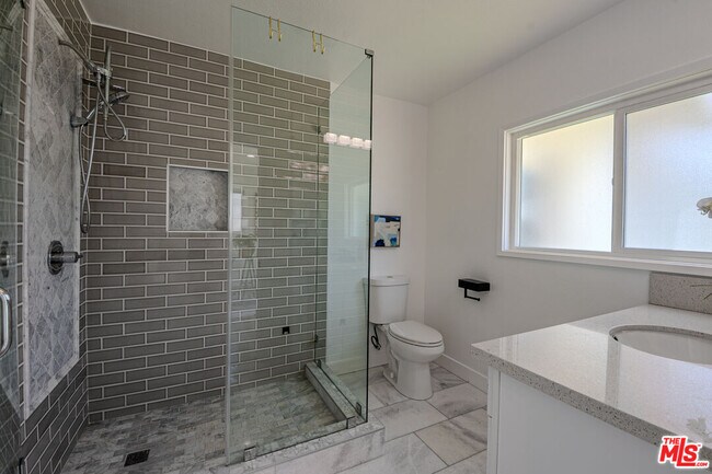 Building Photo - 3914 Somerset Dr