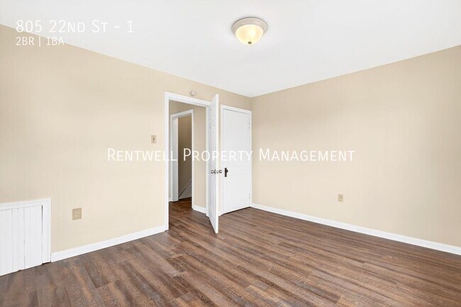 Building Photo - 805 22nd St