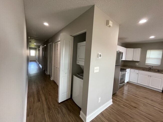 Building Photo - 6977 Lenox Ave