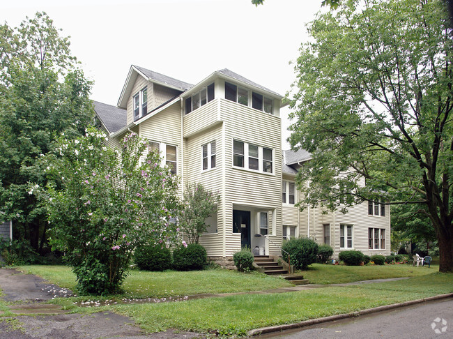 Primary Photo - 82 South Cedar / 214 Oak St.