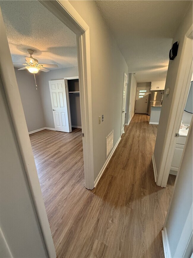 Building Photo - 112 Lynwood Dr